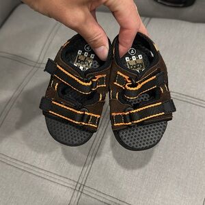 🌲 EUC size 4 Velcro sandals